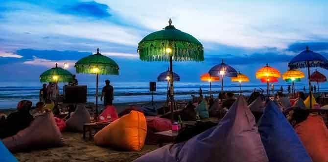 Spiaggia balinese con ombrelloni colorati | Indonesia | Turisanda