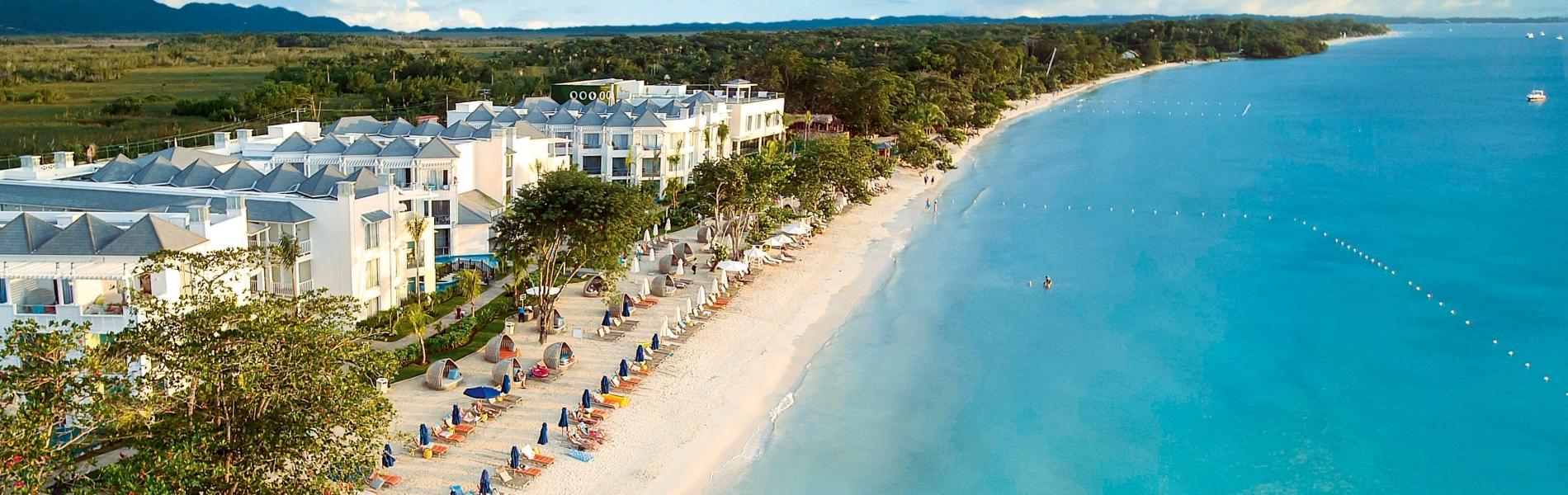 Vista dall'alto su Azul Beach Negril Resort in Giamaica | Viaggi di lusso | Turisanda