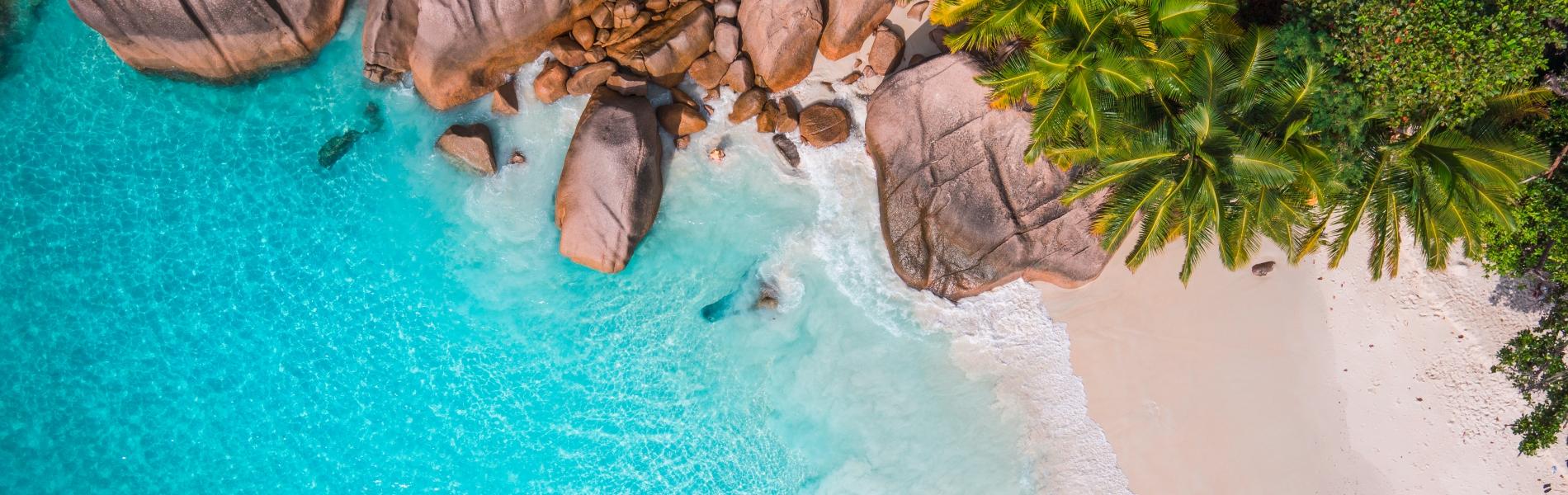 Mare cristallino con spiaggia bianca Seychelles | Viaggi di lusso | Turisanda