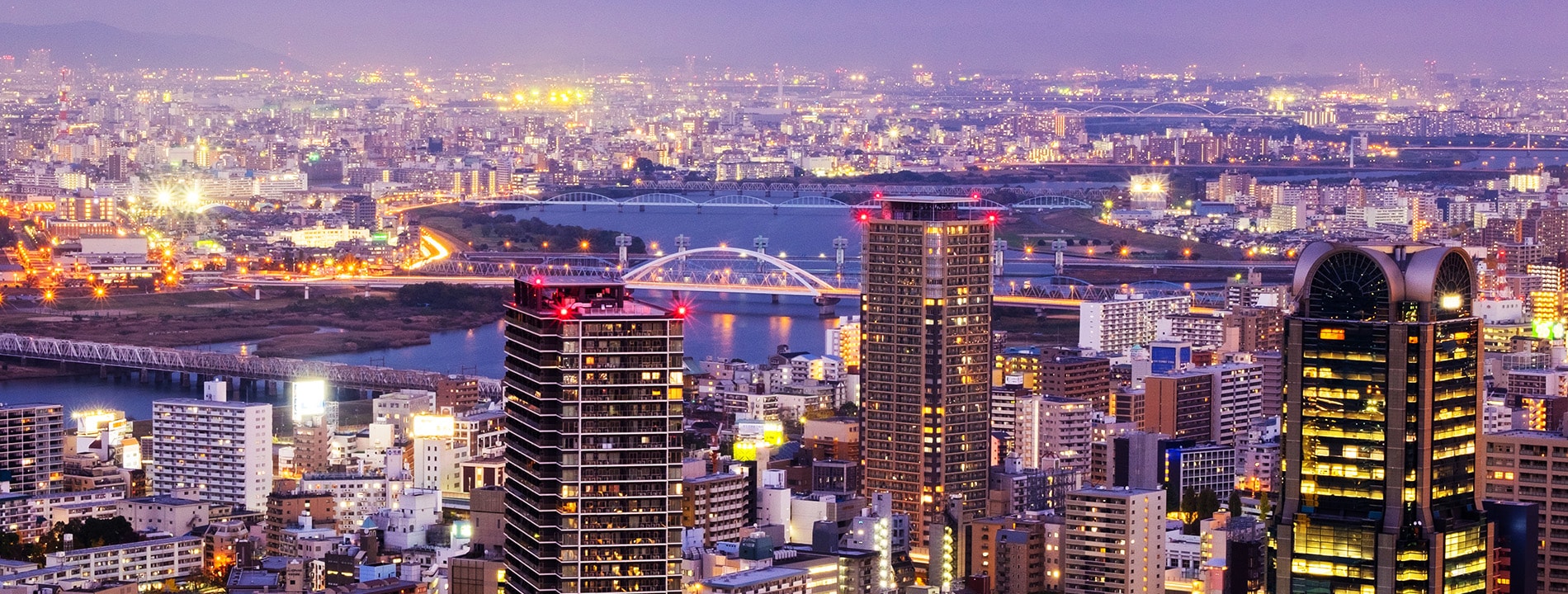 <p>Vista al tramonto di Osaka dall&#39; Umeda Sky building</p>
