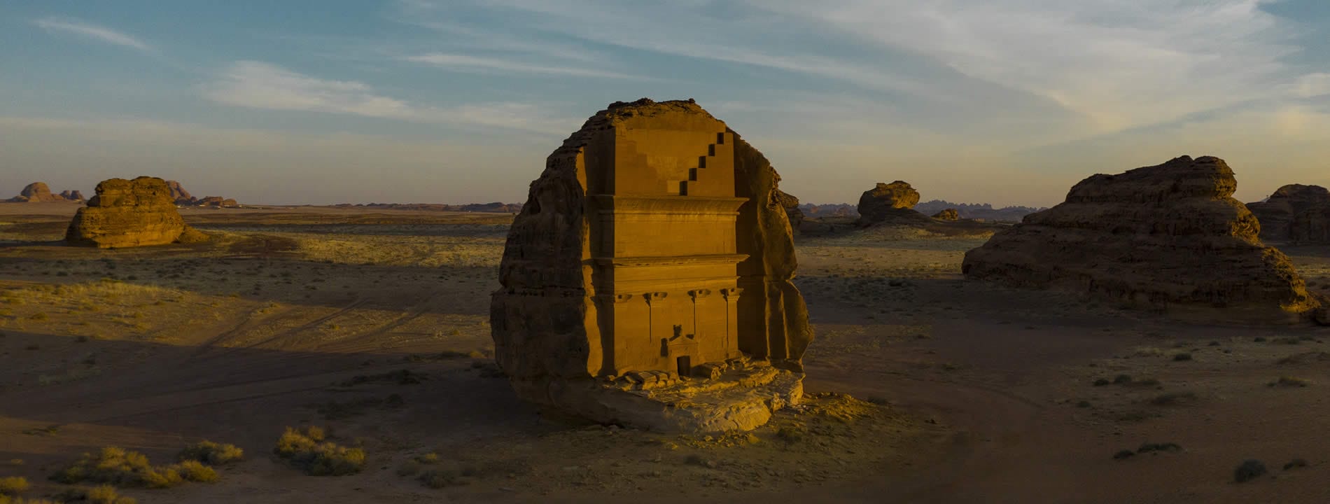 <p style="text-align:justify"><u><strong>Hegra</strong></u> &egrave; il primo sito archeologico dell&#39;Arabia Saudita ad essere stato dichiatato patrimonio&nbsp;mondiale dell&#39;UNESCO ed &egrave; situato&nbsp;nella regione di Alula.</p>

