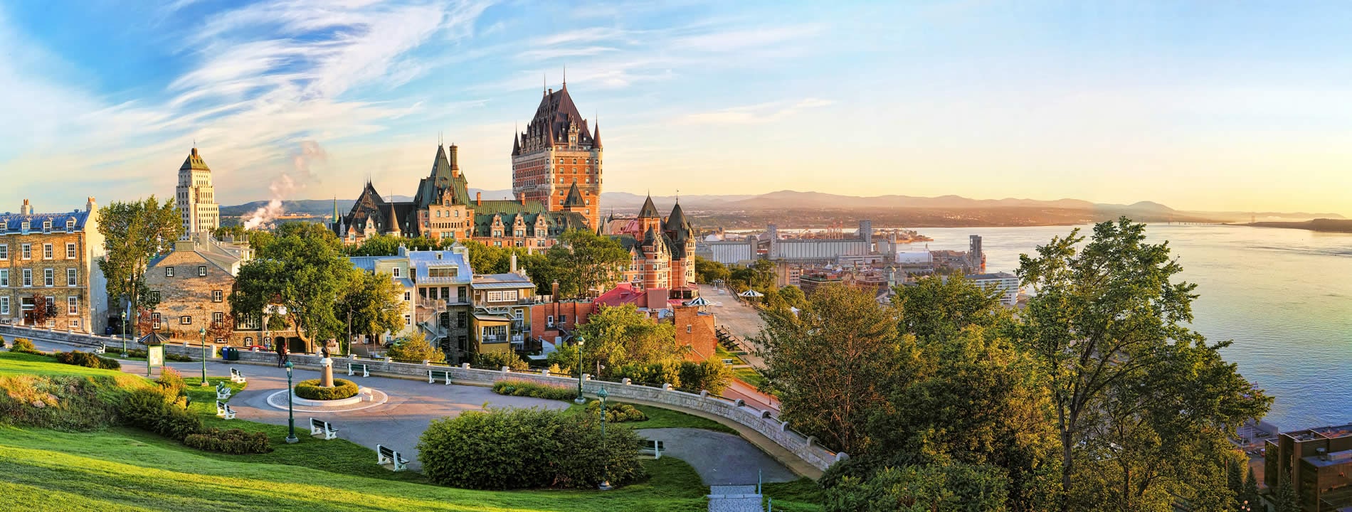 <p style="text-align:justify"><u><strong>Qu&eacute;bec CIty</strong></u>, con i suoi 400 anni, &egrave; l&#39;unica citt&agrave; fortificata del Nord America ancora oggi conservata ed &egrave; famosa per la sua atmosfera romantica data dai suoi vicoli, bastioni in pietra e cancelli decorati all&#39;ingresso delle sue mura.&nbsp;</p>
