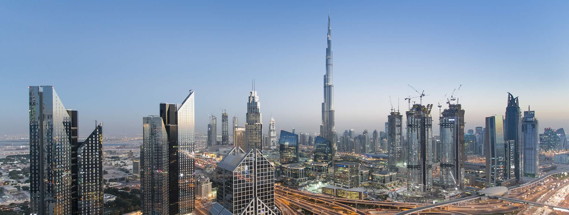 <p>Il <u><strong>Burj Khalifa</strong></u><strong>, </strong>situato nel prestigioso quartiere Downtown a&nbsp;Dubai, &egrave; l&#39;edificio pi&ugrave; alto del mondo ed &egrave; uno delle icone della citt&agrave;.</p>
